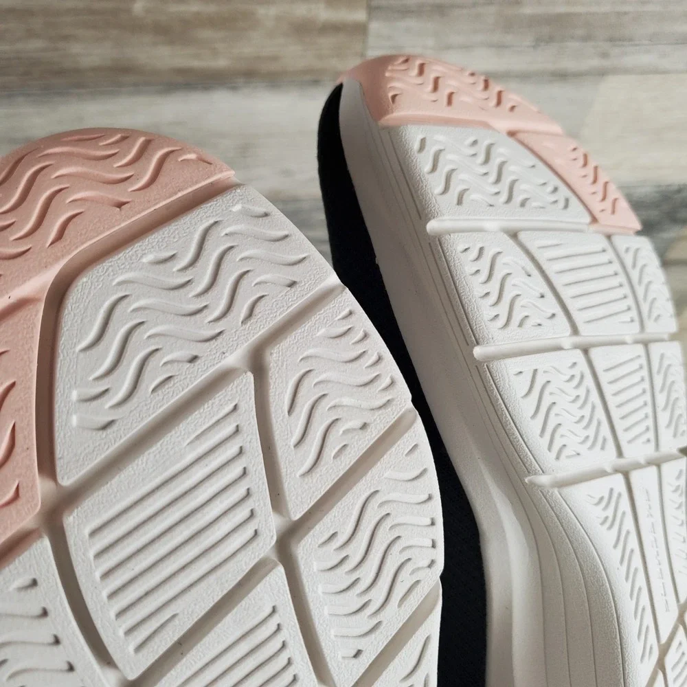 Skechers new without